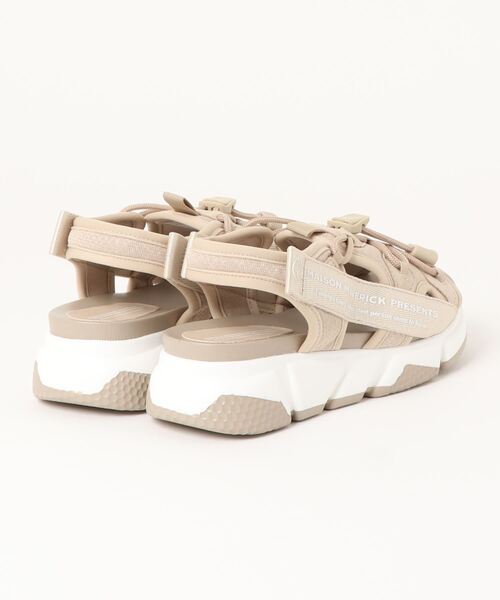 MAISON MAVERICK PRESENTS(メゾンマベリックプレゼンツ)の「【MAISON MAVERICK PRESENTS】LogoDadSandalsSneakers(サンダル・レディース・ベージュ・SMALL/MEDIUM/LARGE)」の3枚目の写真