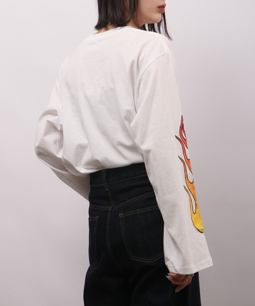 spiritoso（スピリトーゾ）の「spiritoso 天竺袖ゆるロンT(ファイヤー) 長袖（Tシャツ/カットソー・メンズ・オフホワイト/ブラック・M）」の6枚目の写真