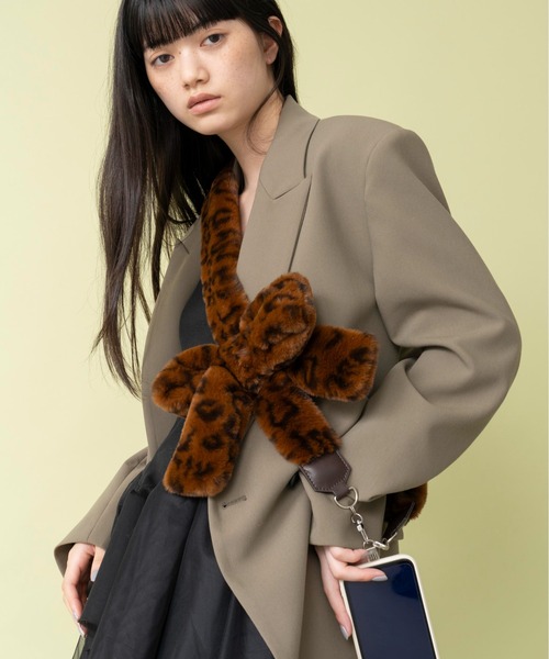 Casselini（キャセリーニ）の「Casselini(キャセリーニ)フェイクファーモバイルストラップ（スマホグッズ・レディース・ブラック/ブルー/ピンク/アイボリー/イエロー/ライトベージュ/アニマル・FREE）」の7枚目の写真