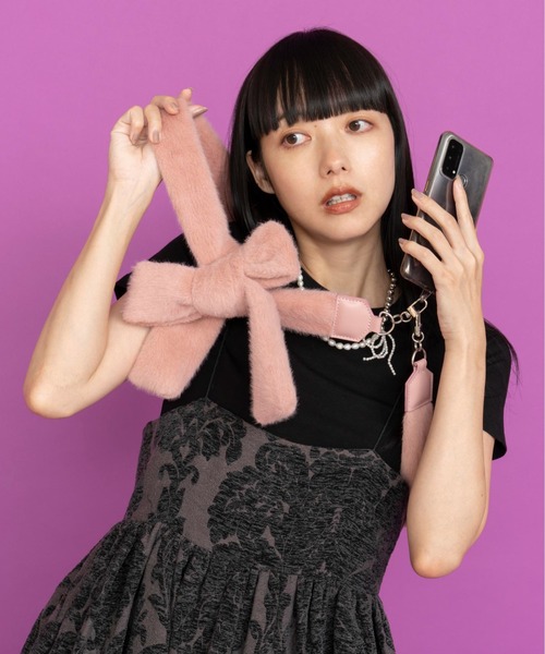 Casselini（キャセリーニ）の「Casselini(キャセリーニ)フェイクファーモバイルストラップ（スマホグッズ・レディース・ブラック/ブルー/ピンク/アイボリー/イエロー/ライトベージュ/アニマル・FREE）」の6枚目の写真