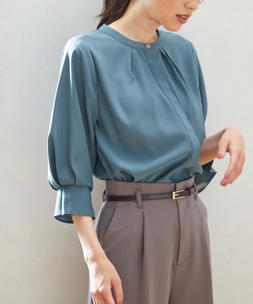 Honeys（ハニーズ）の「７分袖バンドカラーブラウス（シャツ/ブラウス・レディース・ダークネイビー/ブラウン/アイボリー/ブルーグリーン/ピンク系その他・S/M/L/LL/3L）」の4枚目の写真