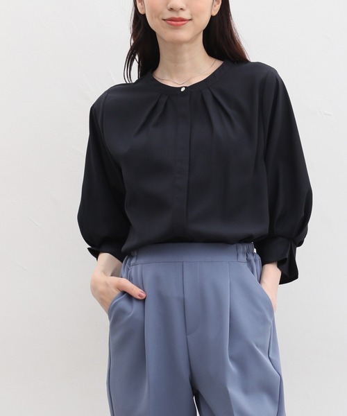 Honeys（ハニーズ）の「７分袖バンドカラーブラウス（シャツ/ブラウス・レディース・ダークネイビー/ブラウン/アイボリー/ブルーグリーン/ピンク系その他・S/M/L/LL/3L）」の5枚目の写真