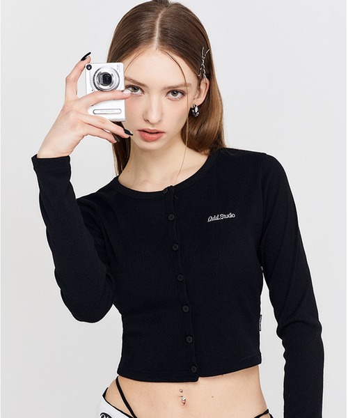 ODD STUDIO（オッドスタジオ）の「ODD STUDIO(オッドスタジオ)/Odd Signature Logo button crop cardigan/シグネチャーロゴボタンクロップカーディガン（カーディガン/ボレロ・レディース・アイボリー/ブルー/ブラック・S/M）」の13枚目の写真
