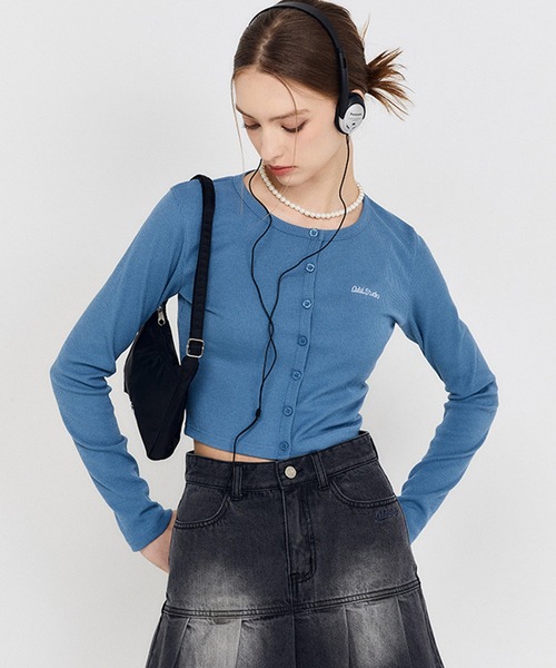 ODD STUDIO（オッドスタジオ）の「ODD STUDIO(オッドスタジオ)/Odd Signature Logo button crop cardigan/シグネチャーロゴボタンクロップカーディガン（カーディガン/ボレロ・レディース・アイボリー/ブルー/ブラック・S/M）」の19枚目の写真
