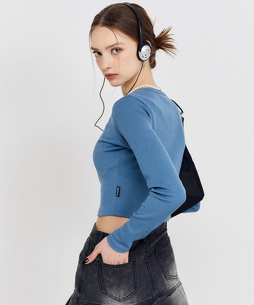 ODD STUDIO（オッドスタジオ）の「ODD STUDIO(オッドスタジオ)/Odd Signature Logo button crop cardigan/シグネチャーロゴボタンクロップカーディガン（カーディガン/ボレロ・レディース・アイボリー/ブルー/ブラック・S/M）」の20枚目の写真