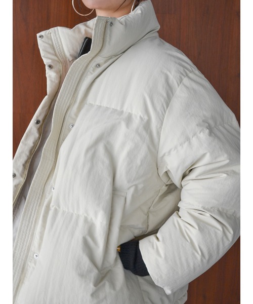 Ungrid（アングリッド）の「ミドル丈ルーズシルエットダウン（ダウンジャケット/コート・レディース・ブラック/アイボリー/グリーン・SMALL/MEDIUM）」の9枚目の写真