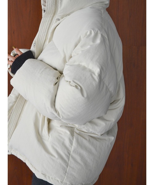 Ungrid（アングリッド）の「ミドル丈ルーズシルエットダウン（ダウンジャケット/コート・レディース・ブラック/アイボリー/グリーン・SMALL/MEDIUM）」の10枚目の写真