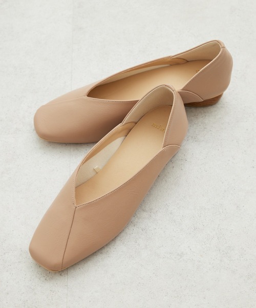 Green Parks(グリーンパークス)の「・minia ウッドヒールパンプス(パンプス・レディース・ブラック/ベージュ・M/LL/S/L)」の1枚目の写真