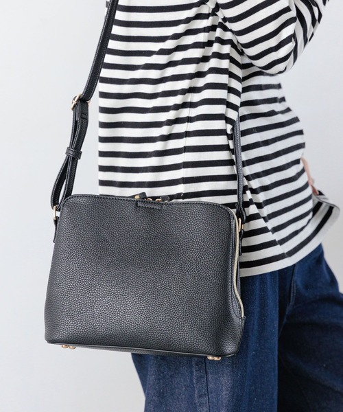 studio CLIP（スタディオクリップ）の「あおりポケットお出掛けショルダーバッグ（ショルダーバッグ・レディース・ブラック/ベージュ/グリーン・FREE）」の2枚目の写真