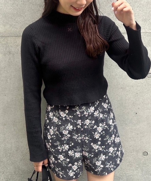 one after another NICE CLAUP（ワンアフターアナザーナイスクラップ）の「ワンポイント刺繍ハイネックトップス（ニット/セーター・レディース・ホワイト系その他/グレー/ブラック/オフホワイト・FREE）」の5枚目の写真