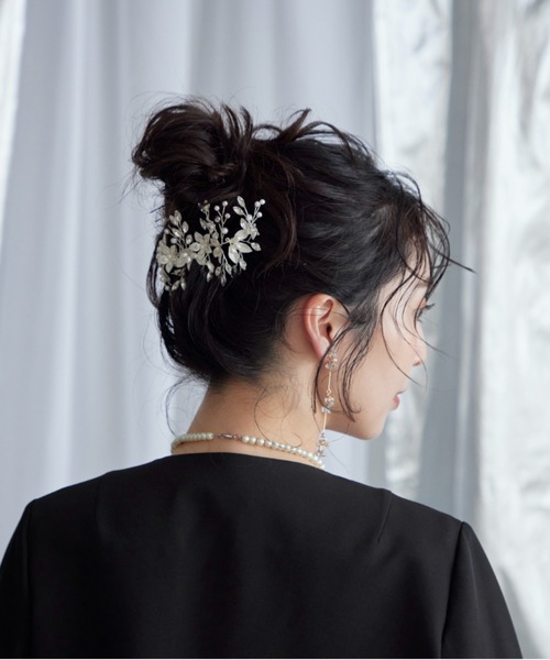 Cupid Heart(キューピッドハート)の「【Cupid Heart】結婚式アクセ!メタリックフラワービジューヘアコーム(バレッタ/ヘアクリップ・レディース・シルバー・MEDIUM)」の6枚目の写真