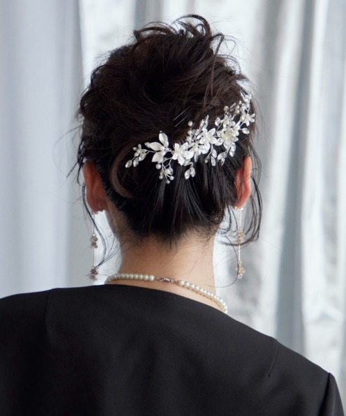 Cupid Heart(キューピッドハート)の「【Cupid Heart】結婚式アクセ!メタリックフラワービジューヘアコーム(バレッタ/ヘアクリップ・レディース・シルバー・MEDIUM)」の12枚目の写真