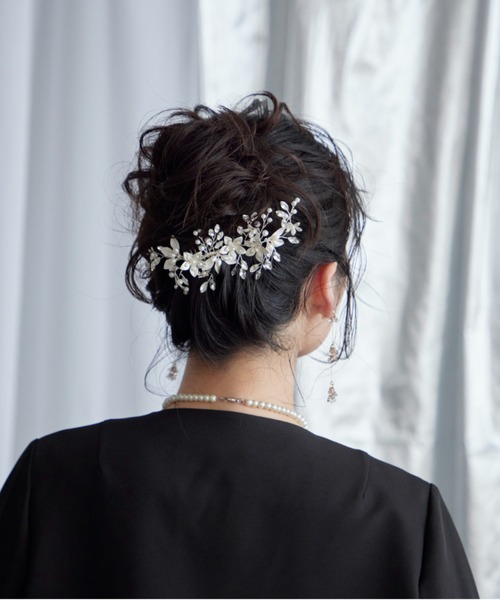Cupid Heart(キューピッドハート)の「【Cupid Heart】結婚式アクセ!メタリックフラワービジューヘアコーム(バレッタ/ヘアクリップ・レディース・シルバー・MEDIUM)」の13枚目の写真