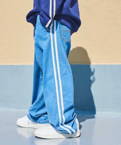 PAIRMANON STREET（ペアマノンストリート）の「【PAIRMANON STREET】 ネイティブ風 サイドライン トラック デニム パンツ（デニムパンツ・キッズ・ブルー系その他/ライトブルー/ダークブルー/ブルー・90/100/140/150/120/130/110）」の2枚目の写真