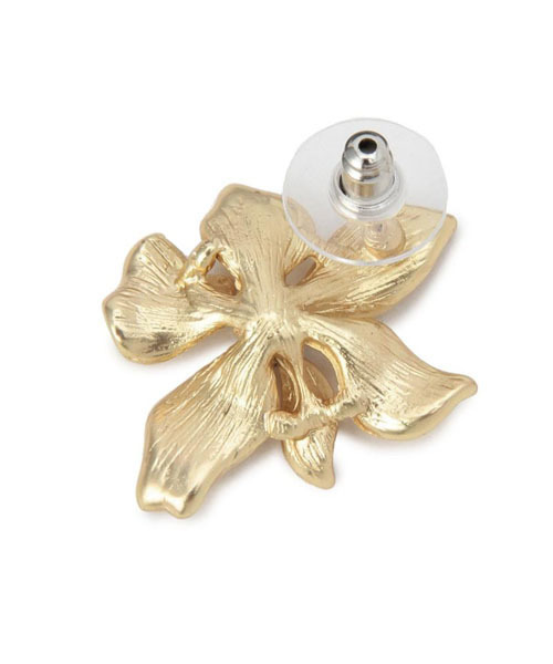 ROSE BUD（ローズバッド）の「(RF JEWELRY) ZKE01240 FLOWER MOTIF EARRING[結婚式＆パーティーにオススメ]（ピアス（両耳用）・レディース・ゴールド・ONE SIZE）」の3枚目の写真