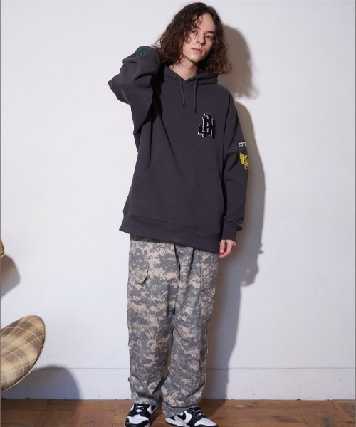 JUST A NOON パーカー JUST A NOON（ジャストアヌーン）の「CROPPED ZIP HOODIE