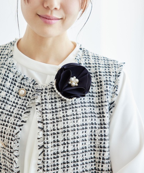 ROPE' PICNIC（ロペピクニック）の「サテンフラワーパールコサージュ（ブローチ/コサージュ・レディース・ネイビー/ライトグレー・FREE）」の9枚目の写真