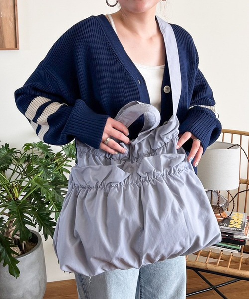 LOWRYS FARM（ローリーズファーム）の「ギャザーポケツキショルダーバック　996847（ショルダーバッグ・レディース・アイボリー/ブラック/グレー・FREE）」の3枚目の写真