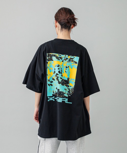 X-girl（エックスガール）の「FAINT PRINTED S/S TEE DRESS（ワンピース・レディース・ブラック/ホワイト/ベージュ・S/M）」の2枚目の写真