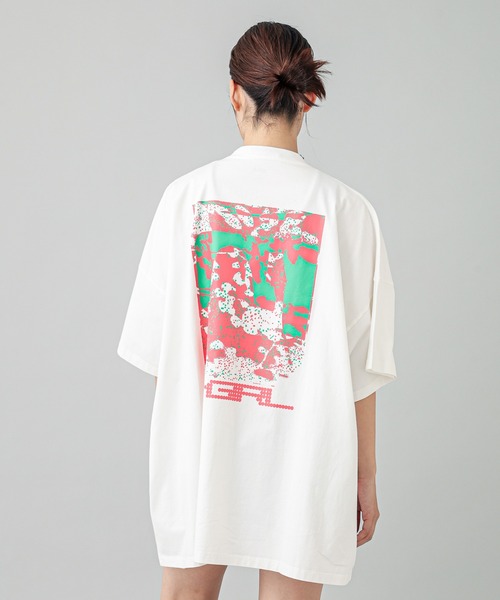 X-girl（エックスガール）の「FAINT PRINTED S/S TEE DRESS（ワンピース・レディース・ブラック/ホワイト/ベージュ・S/M）」の13枚目の写真