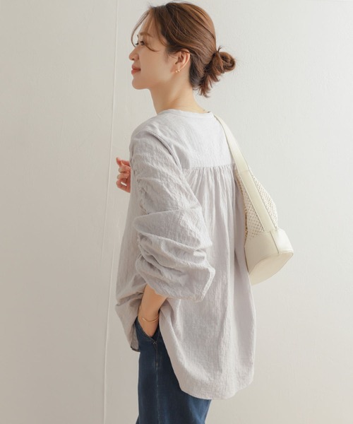 URBAN RESEARCH DOORS（アーバンリサーチドアーズ）の「ギャザースリーブブラウス（シャツ/ブラウス・レディース・グレー系その他/アイボリー・MEDIUM）」の20枚目の写真