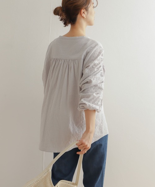 URBAN RESEARCH DOORS（アーバンリサーチドアーズ）の「ギャザースリーブブラウス（シャツ/ブラウス・レディース・グレー系その他/アイボリー・MEDIUM）」の22枚目の写真