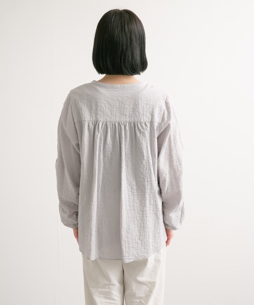 URBAN RESEARCH DOORS（アーバンリサーチドアーズ）の「ギャザースリーブブラウス（シャツ/ブラウス・レディース・グレー系その他/アイボリー・MEDIUM）」の6枚目の写真