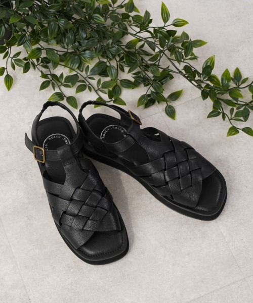 Piedi Nudi(ピエディヌーディ)の「hocco/ホッコ 編み込みベルト レザーフラットサンダル(サンダル・レディース・アイボリー/ダークブラウン/ブラック・22.5cm/24.0cm/23.5cm/23.0cm/24.5cm)」の2枚目の写真