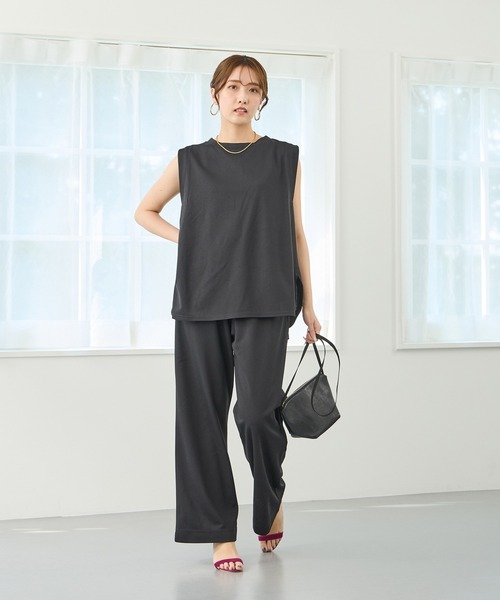 NICOLE whiteトップス＆パンツセットアップドレス NICOLE white（ニコルホワイト）の「スリーブレスTEE＆パンツスタイル