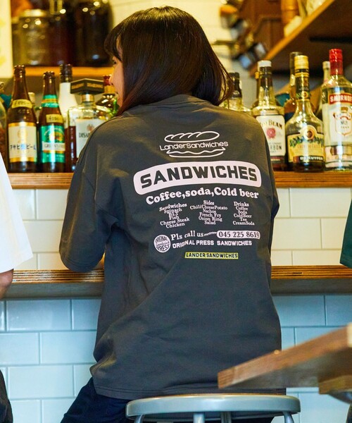 FREAK'S STORE(フリークスストア)の「限定展開 LANDER SANDWICHES×FREAK'S STORE/ランダー 別注 ビッグシルエット バックプリント クルーネックTシャツ(Tシャツ/カットソー・メンズ・チャコールグレー/グリーン/ホワイト/グレー・SMALL/MEDIUM/LARGE/X-LARGE)」の2枚目の写真