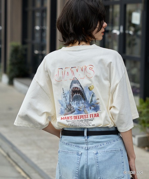 MONO-MART（モノマート）の「【BACK TO THE FUTURE ＆ JAWS】別注 ピグメント加工ヴィンテージライクデザイン ビッグシルエット半袖Tシャツ/バック・トゥ・ザ・フューチャー/ジョーズ（Tシャツ/カットソー・メンズ・ブラック系/ダークブラウン/ダークネイビー/ブラック系1/ブラック系3/ホワイト系4/ブラック/ホワイト系/ホワイト系1/ブラウン系1/ホワイト系2/ネイビー系3/オフホワイト/ブラック系2/ホワイト系3/ブラック系4/ブラック系5/ブラック系6/ホワイト系6/ホワイト系7/ブラック系9/ブラック系8/ブラック系7・M/L）」の9枚目の写真