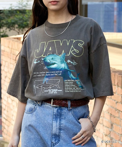 MONO-MART（モノマート）の「【BACK TO THE FUTURE ＆ JAWS】別注 ピグメント加工ヴィンテージライクデザイン ビッグシルエット半袖Tシャツ/バック・トゥ・ザ・フューチャー/ジョーズ（Tシャツ/カットソー・メンズ・ブラック系/ダークブラウン/ダークネイビー/ブラック系1/ブラック系3/ホワイト系4/ブラック/ホワイト系/ホワイト系1/ブラウン系1/ホワイト系2/ネイビー系3/オフホワイト/ブラック系2/ホワイト系3/ブラック系4/ブラック系5/ブラック系6/ホワイト系6/ホワイト系7/ブラック系9/ブラック系8/ブラック系7・M/L）」の16枚目の写真