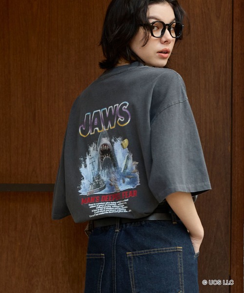 MONO-MART（モノマート）の「【BACK TO THE FUTURE ＆ JAWS】別注 ピグメント加工ヴィンテージライクデザイン ビッグシルエット半袖Tシャツ/バック・トゥ・ザ・フューチャー/ジョーズ（Tシャツ/カットソー・メンズ・ブラック系/ダークブラウン/ダークネイビー/ブラック系1/ブラック系3/ホワイト系4/ブラック/ホワイト系/ホワイト系1/ブラウン系1/ホワイト系2/ネイビー系3/オフホワイト/ブラック系2/ホワイト系3/ブラック系4/ブラック系5/ブラック系6/ホワイト系6/ホワイト系7/ブラック系9/ブラック系8/ブラック系7・M/L）」の17枚目の写真