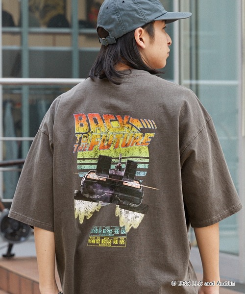 MONO-MART（モノマート）の「【BACK TO THE FUTURE ＆ JAWS】別注 ピグメント加工ヴィンテージライクデザイン ビッグシルエット半袖Tシャツ/バック・トゥ・ザ・フューチャー/ジョーズ（Tシャツ/カットソー・メンズ・ブラック系/ダークブラウン/ダークネイビー/ブラック系1/ブラック系3/ホワイト系4/ブラック/ホワイト系/ホワイト系1/ブラウン系1/ホワイト系2/ネイビー系3/オフホワイト/ブラック系2/ホワイト系3/ブラック系4/ブラック系5/ブラック系6/ホワイト系6/ホワイト系7/ブラック系9/ブラック系8/ブラック系7・M/L）」の20枚目の写真