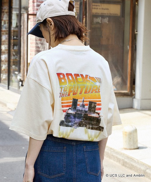 MONO-MART（モノマート）の「【BACK TO THE FUTURE ＆ JAWS】別注 ピグメント加工ヴィンテージライクデザイン ビッグシルエット半袖Tシャツ/バック・トゥ・ザ・フューチャー/ジョーズ（Tシャツ/カットソー・メンズ・ブラック系/ダークブラウン/ダークネイビー/ブラック系1/ブラック系3/ホワイト系4/ブラック/ホワイト系/ホワイト系1/ブラウン系1/ホワイト系2/ネイビー系3/オフホワイト/ブラック系2/ホワイト系3/ブラック系4/ブラック系5/ブラック系6/ホワイト系6/ホワイト系7/ブラック系9/ブラック系8/ブラック系7・M/L）」の2枚目の写真