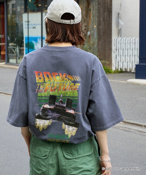 MONO-MART（モノマート）の「【BACK TO THE FUTURE ＆ JAWS】別注 ピグメント加工ヴィンテージライクデザイン ビッグシルエット半袖Tシャツ/バック・トゥ・ザ・フューチャー/ジョーズ（Tシャツ/カットソー・メンズ・ブラック系/ダークブラウン/ダークネイビー/ブラック系1/ブラック系3/ホワイト系4/ブラック/ホワイト系/ホワイト系1/ブラウン系1/ホワイト系2/ネイビー系3/オフホワイト/ブラック系2/ホワイト系3/ブラック系4/ブラック系5/ブラック系6/ホワイト系6/ホワイト系7/ブラック系9/ブラック系8/ブラック系7・M/L）」の22枚目の写真