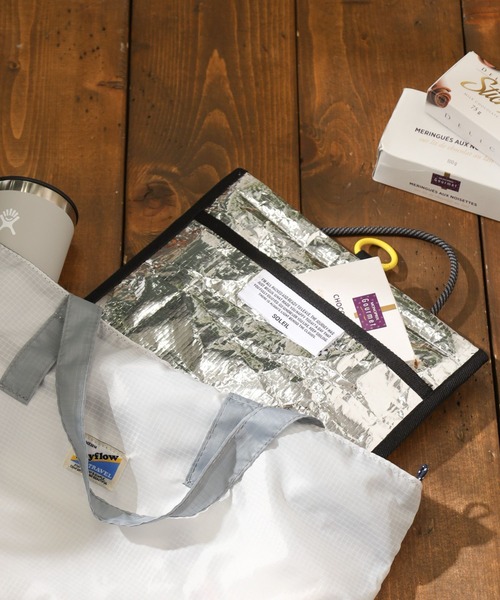 BAYFLOW（ベイフロー）の「[ひんやり長持ち]SOLEILクールポーチ（ポーチ・レディース・ホワイト/シルバー・0）」の2枚目の写真