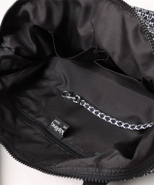 kipling（キプリング）の「【kipling】キプリング　Core Plus　ART　2WAYショルダーバッグ　ボストンバッグ（ボストンバッグ・レディース・ブラック系その他・FREE）」の4枚目の写真
