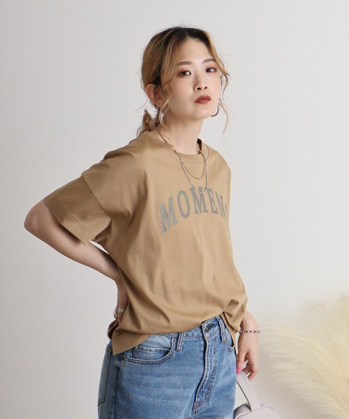 ブローディア BRODIAEA MOMENTロゴプリント半袖スムースTシャツ （モカ） ブローディア BRODIAEA MOMENTロゴプリント半袖スムースTシャツ