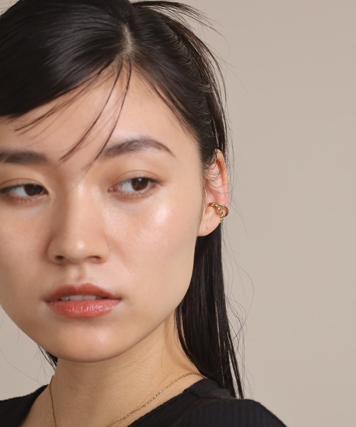 LHME（エルエイチエムイー）の「【WEB限定】“Moment”ハートダブルイヤーカフ/サージカルステンレス（金属アレルギー対応）【LHME / エルエイチエムイー】（イヤーカフ・レディース・ゴールド/シルバー・ONE SIZE）」の9枚目の写真