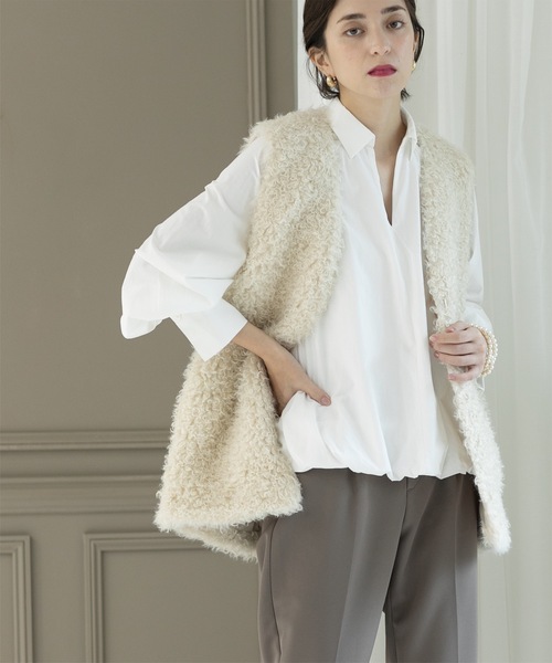 OPAQUE.CLIP（オペークドットクリップ）の「◆カーリーフェイクファーベスト【洗濯機洗い可】（ベスト・レディース・ブラウン系/アイボリー/チャコールグレー・00）」の4枚目の写真