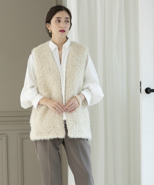 OPAQUE.CLIP（オペークドットクリップ）の「◆カーリーフェイクファーベスト【洗濯機洗い可】（ベスト・レディース・ブラウン系/アイボリー/チャコールグレー・00）」の6枚目の写真