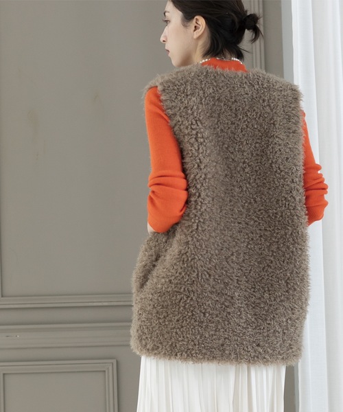 OPAQUE.CLIP（オペークドットクリップ）の「◆カーリーフェイクファーベスト【洗濯機洗い可】（ベスト・レディース・ブラウン系/アイボリー/チャコールグレー・00）」の21枚目の写真