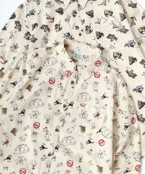 POWER TO THE PEOPLE(パワートゥーザピープル)の「POWER TO THE PEOPLE/パワートゥザピープル 総柄プリント レギュラーカラーシャツ/レディース メンズ(シャツ/ブラウス・レディース・ホワイト系その他/ホワイト系その他3/ホワイト系その他2/ホワイト系その他5/ホワイト系その他6/ホワイト系その他4/ホワイト系2/ホワイト系3/ホワイト系1・M/L/LL)」の2枚目の写真