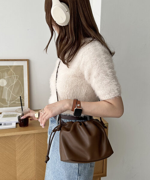 DISCOAT（ディスコート）の「ギャザー巾着ショルダーバッグ（ショルダーバッグ・レディース・ブラック/キャメル/ブラウン/シルバー・FREE）」の20枚目の写真