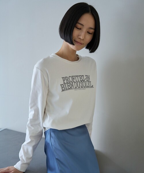 UNFILO（アンフィーロ）の「ロゴ刺繍 Tシャツ（Tシャツ/カットソー・レディース・ホワイト系/グレー系・SMALL/MEDIUM/LARGE）」の2枚目の写真
