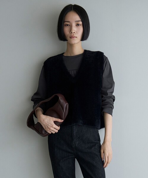 UNFILO（アンフィーロ）の「ロゴ刺繍 Tシャツ（Tシャツ/カットソー・レディース・ホワイト系/グレー系・SMALL/MEDIUM/LARGE）」の11枚目の写真