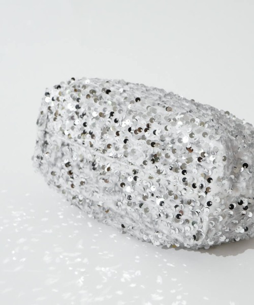 flower(フラワー)の「スパンコールチェーンバッグ(ショルダーバッグ・レディース・シルバー・FREE)」の3枚目の写真