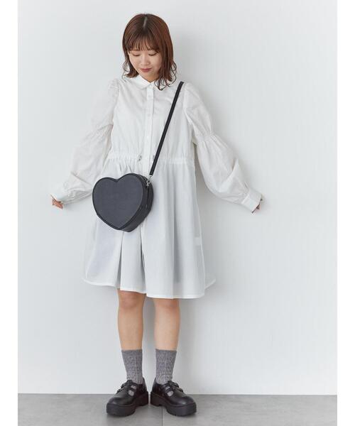 ehka sopo(エヘカソポ)の「シャーリングミニシャツワンピース(ワンピース・レディース・ブラック/オフホワイト/ベージュ・F)」の4枚目の写真