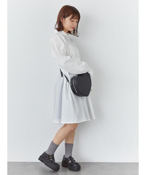 ehka sopo(エヘカソポ)の「シャーリングミニシャツワンピース(ワンピース・レディース・ブラック/オフホワイト/ベージュ・F)」の6枚目の写真